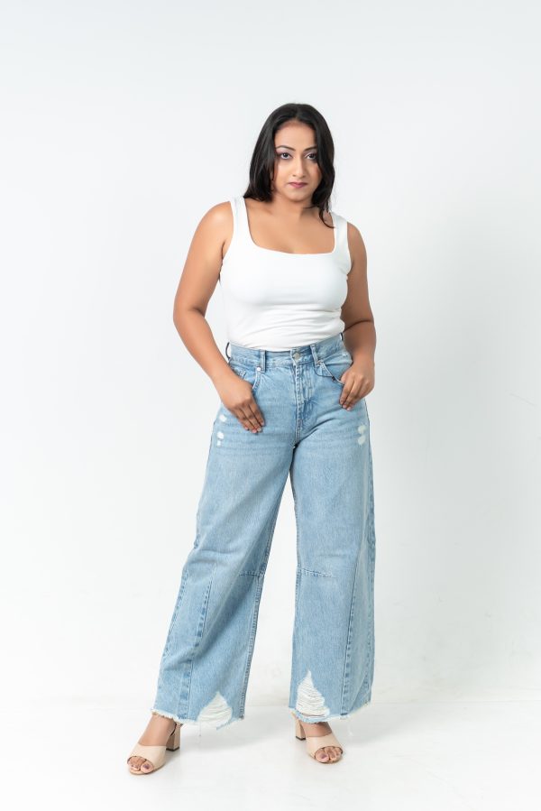 High-Waist Light Blue Wide-Leg Jeans – Trendy Casual Denim