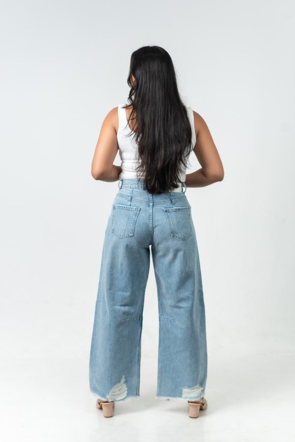 High-Waist Light Blue Wide-Leg Jeans – Trendy Casual Denim - Image 2